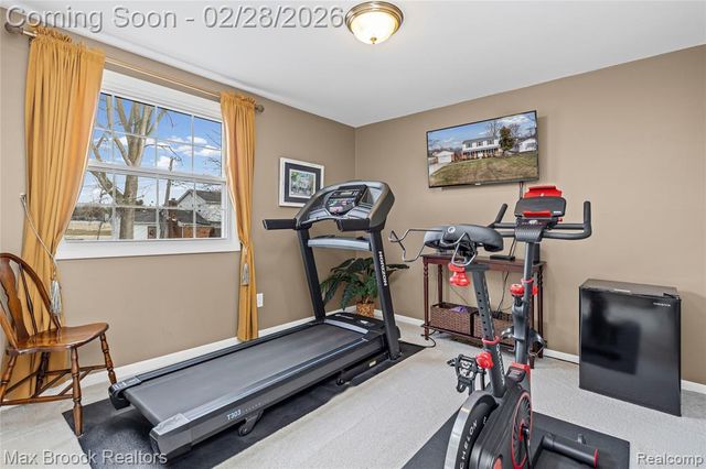 25884 Castlereigh Drive, Farmington, MI 48336