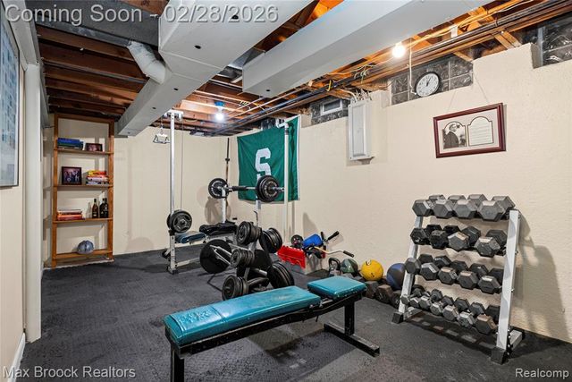 25884 Castlereigh Drive, Farmington, MI 48336