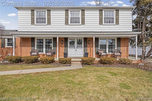 25884 Castlereigh Drive, Farmington, MI 48336