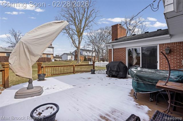 25884 Castlereigh Drive, Farmington, MI 48336