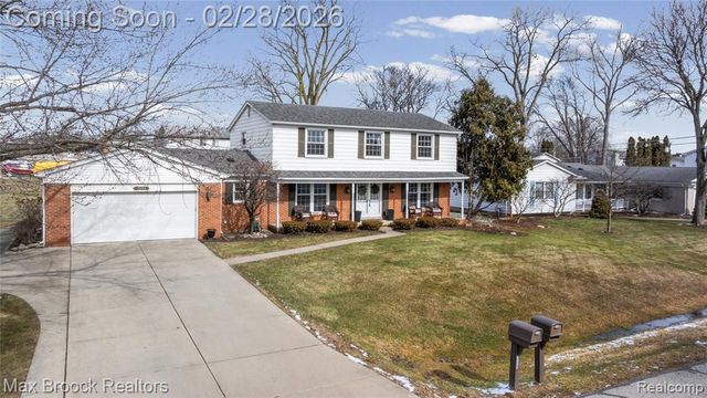 25884 Castlereigh Drive, Farmington, MI 48336