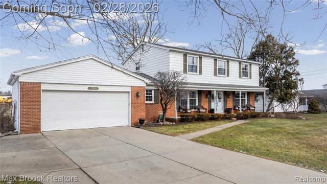 25884 Castlereigh Drive, Farmington, MI 48336