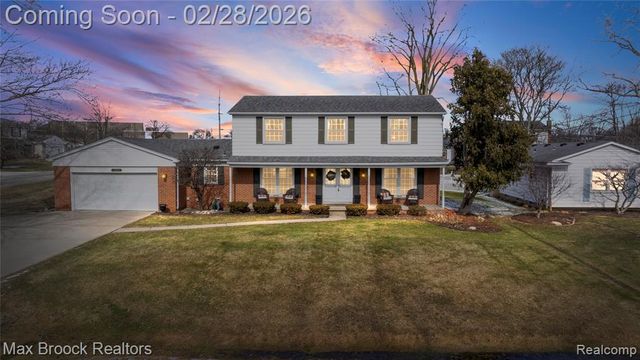 25884 Castlereigh Drive, Farmington, MI 48336