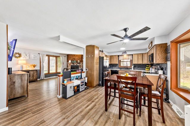 1127 Hemlock LANE, Waukesha, WI 53189