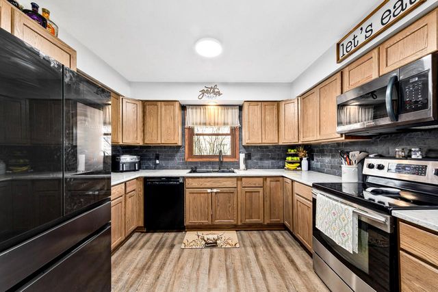 1127 Hemlock LANE, Waukesha, WI 53189