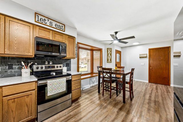 1127 Hemlock LANE, Waukesha, WI 53189