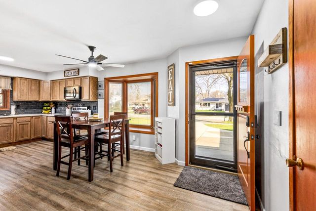 1127 Hemlock LANE, Waukesha, WI 53189