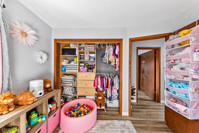 1127 Hemlock LANE, Waukesha, WI 53189