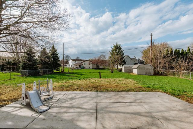 1127 Hemlock LANE, Waukesha, WI 53189