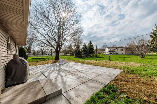 1127 Hemlock LANE, Waukesha, WI 53189