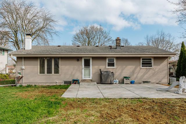 1127 Hemlock LANE, Waukesha, WI 53189