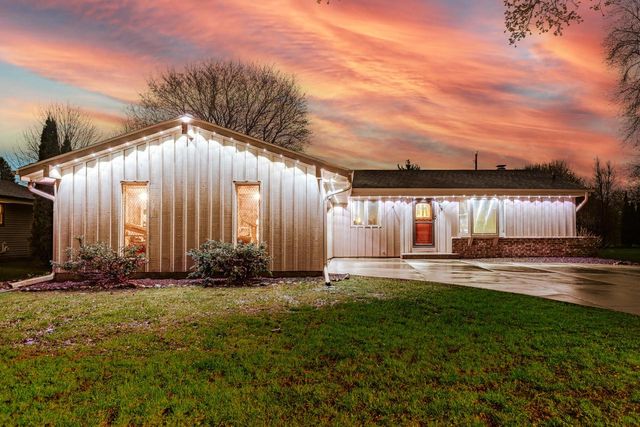 1127 Hemlock LANE, Waukesha, WI 53189