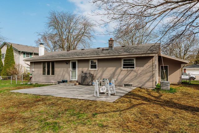 1127 Hemlock LANE, Waukesha, WI 53189