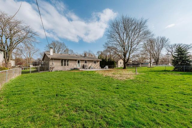 1127 Hemlock LANE, Waukesha, WI 53189