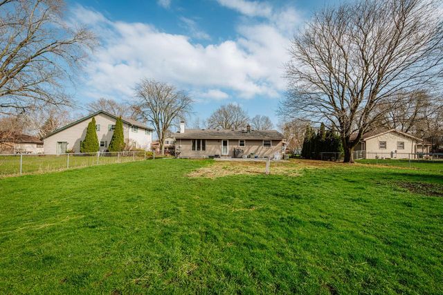 1127 Hemlock LANE, Waukesha, WI 53189
