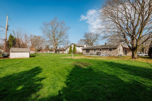 1127 Hemlock LANE, Waukesha, WI 53189