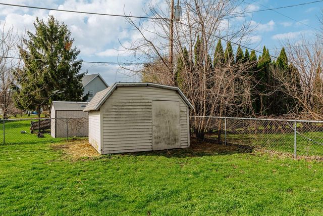 1127 Hemlock LANE, Waukesha, WI 53189