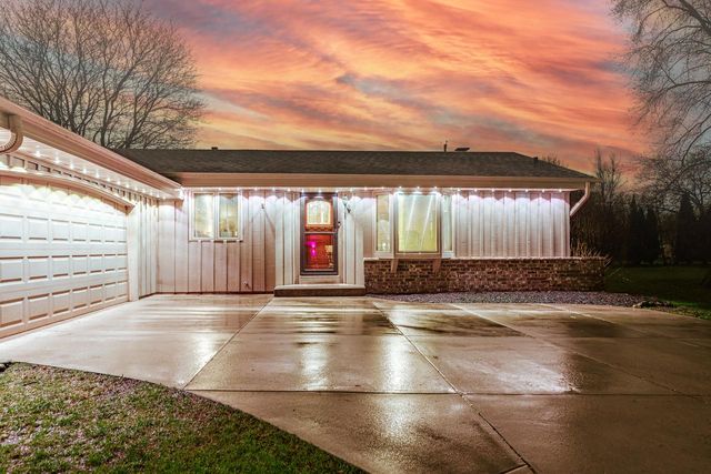 1127 Hemlock LANE, Waukesha, WI 53189