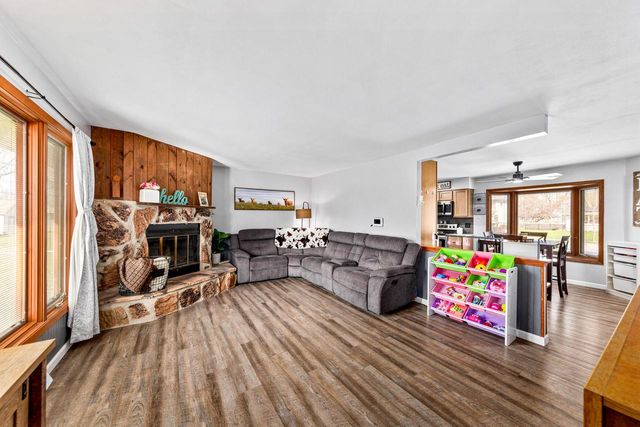 1127 Hemlock LANE, Waukesha, WI 53189