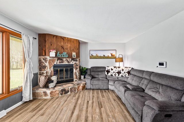 1127 Hemlock LANE, Waukesha, WI 53189