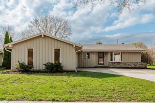 1127 Hemlock LANE, Waukesha, WI 53189