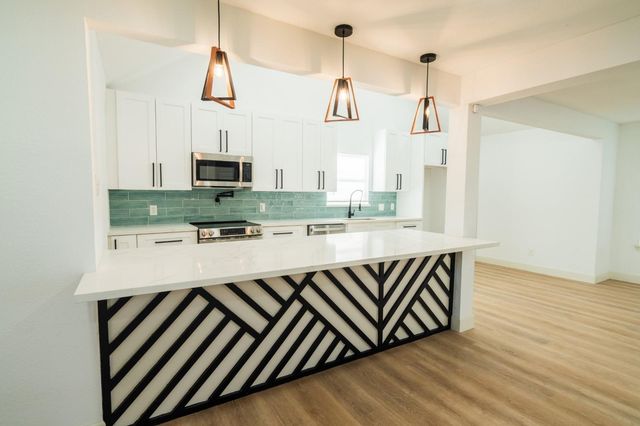 1402 Bayou Shore Drive, Galveston, TX 77551