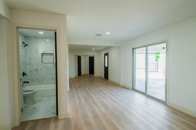 1402 Bayou Shore Drive, Galveston, TX 77551