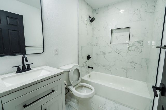 1402 Bayou Shore Drive, Galveston, TX 77551