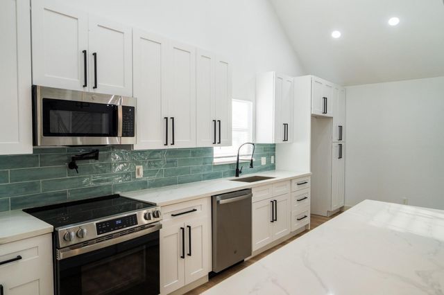 1402 Bayou Shore Drive, Galveston, TX 77551