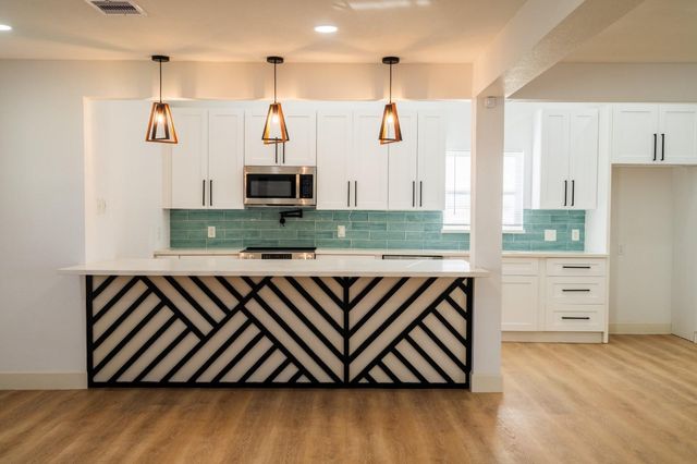 1402 Bayou Shore Drive, Galveston, TX 77551