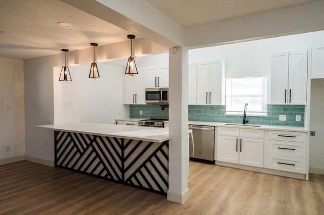 1402 Bayou Shore Drive, Galveston, TX 77551