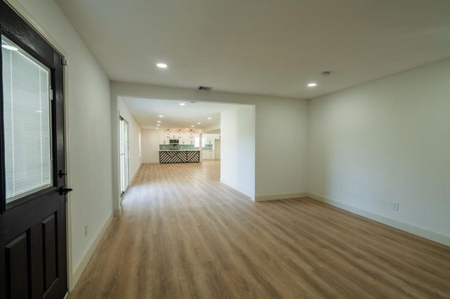 1402 Bayou Shore Drive, Galveston, TX 77551