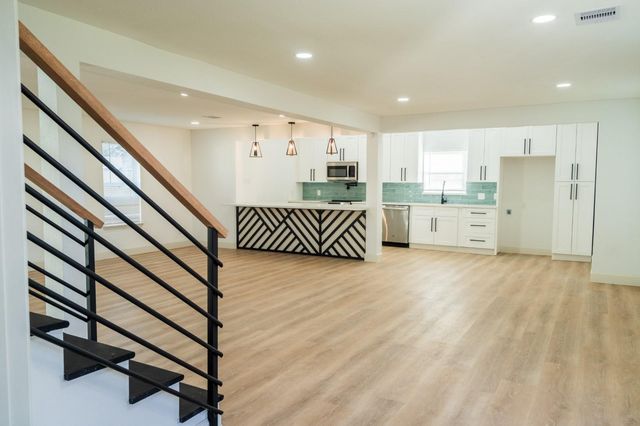 1402 Bayou Shore Drive, Galveston, TX 77551