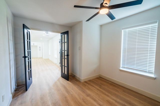 1402 Bayou Shore Drive, Galveston, TX 77551