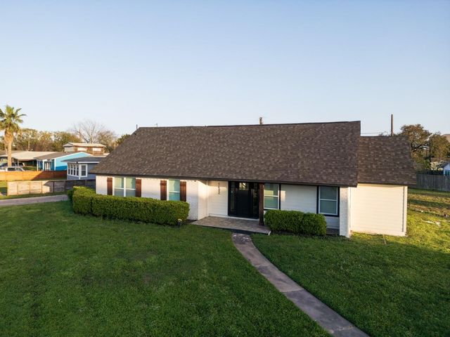 1402 Bayou Shore Drive, Galveston, TX 77551