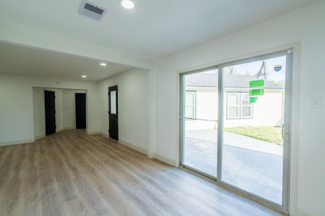 1402 Bayou Shore Drive, Galveston, TX 77551