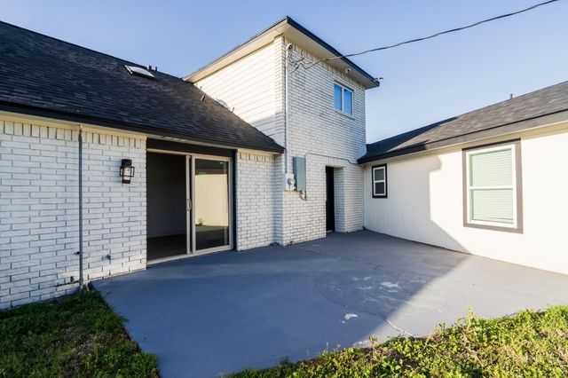 1402 Bayou Shore Drive, Galveston, TX 77551
