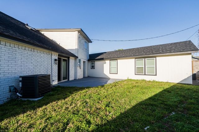1402 Bayou Shore Drive, Galveston, TX 77551