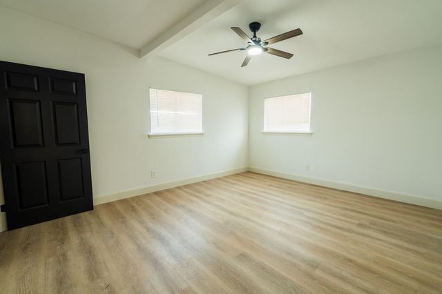 1402 Bayou Shore Drive, Galveston, TX 77551