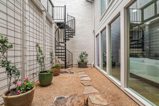 155 Sage Road, Houston, TX 77056