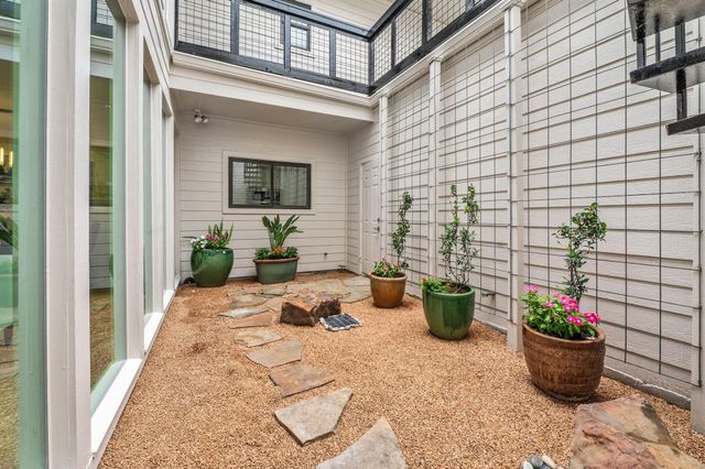 155 Sage Road, Houston, TX 77056