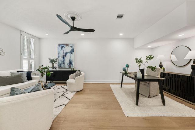155 Sage Road, Houston, TX 77056
