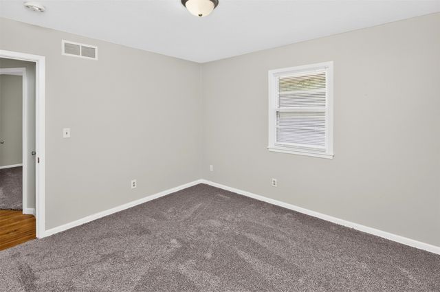8416 Airline Avenue, Urbandale, IA 50322