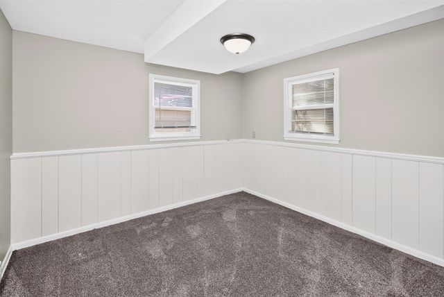 8416 Airline Avenue, Urbandale, IA 50322