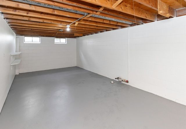 8416 Airline Avenue, Urbandale, IA 50322