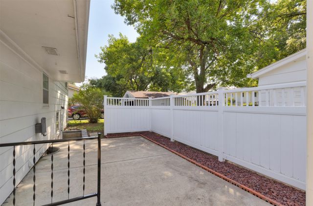 8416 Airline Avenue, Urbandale, IA 50322