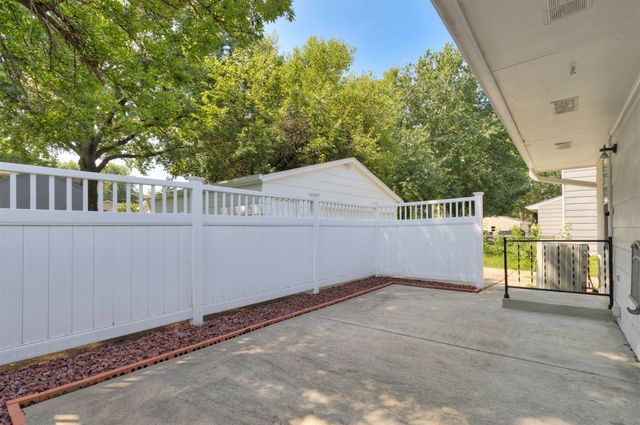 8416 Airline Avenue, Urbandale, IA 50322