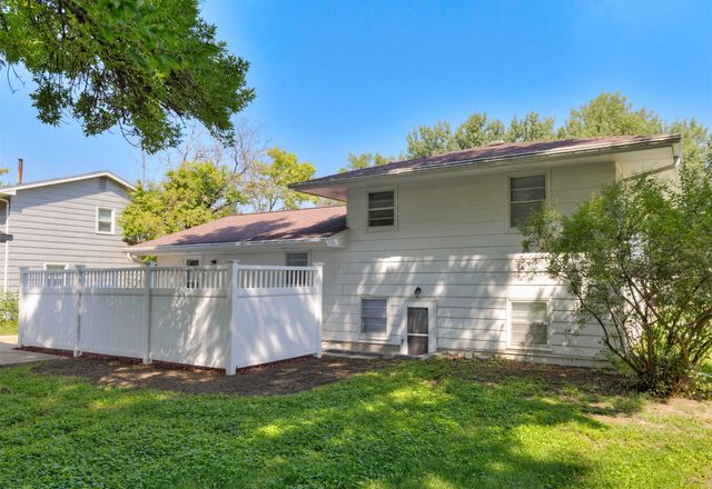 8416 Airline Avenue, Urbandale, IA 50322