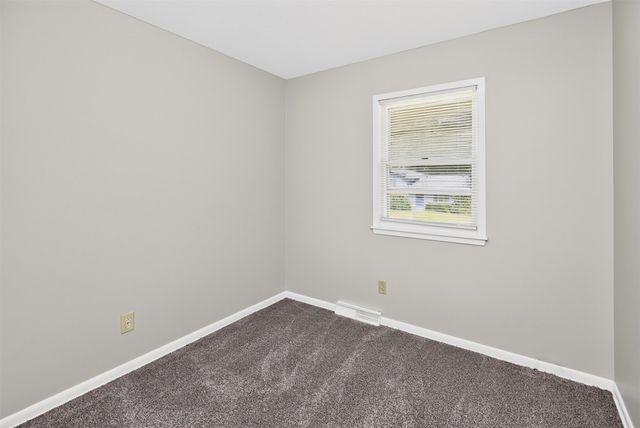 8416 Airline Avenue, Urbandale, IA 50322