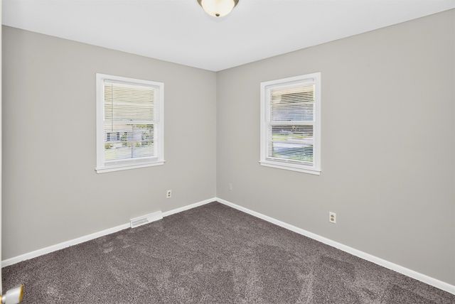 8416 Airline Avenue, Urbandale, IA 50322